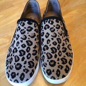 Cute Sonoma brand cheetah slides!!